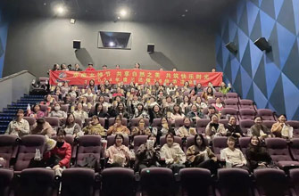 春光与你们都是这天下最好的风物，，，节日快乐！！