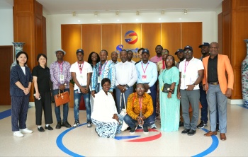 利比里亚政企研修班到访雷火电竞 共探膜手艺相助新机缘